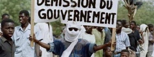 Des Maliens dans la rue le 26 mars 1991. Crédit: maliweb